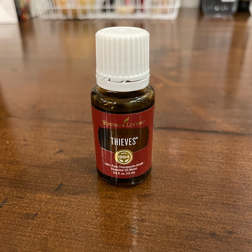 Young Living Essential Oil - Thieves 15 ml